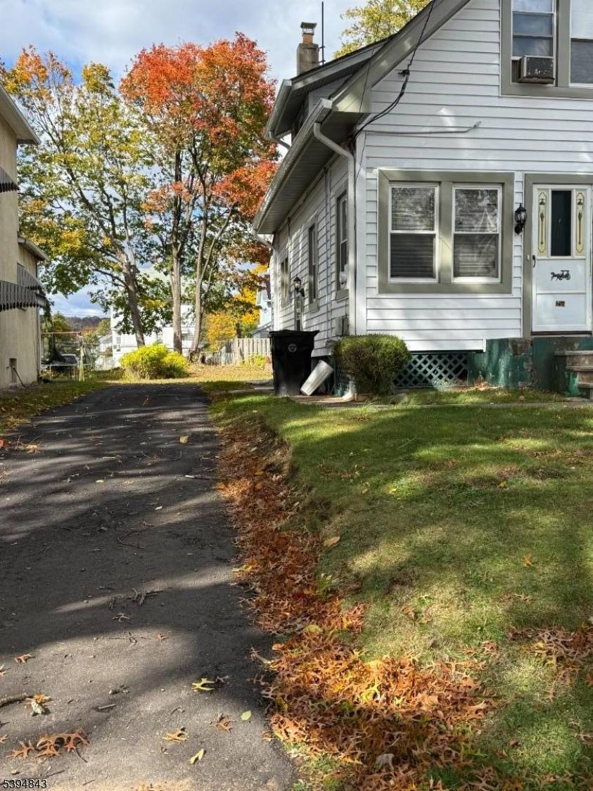 Spacious property on a large lot with potential for an ADU addition, subject to 5 ft setback compliance and approvals.