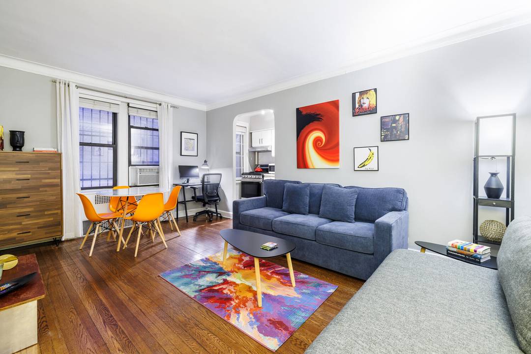 Tucked within a prewar Art Deco elevator cooperative in the heart of Chelsea, this charming junior one bedroom offers a rare sense of calm above street level.