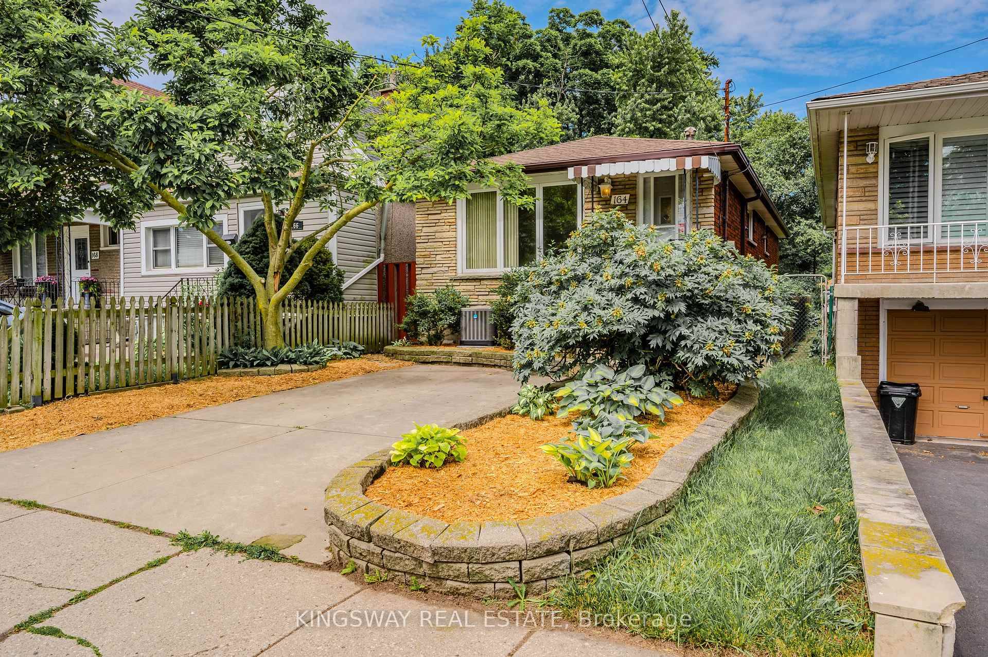 Welcome to this charming brick bungalow in a quiet, well kept family friendly neighbourhood.