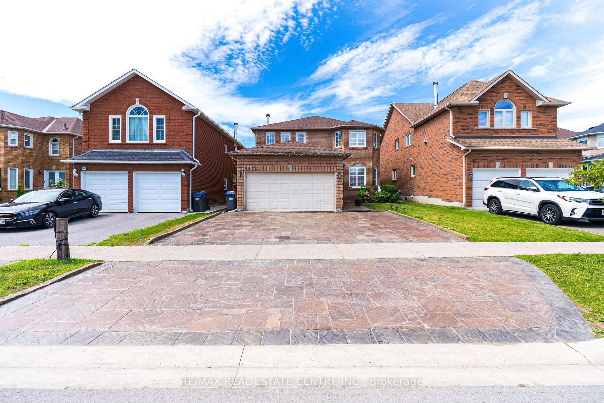 Welcome to 6672 Lisgar Dr the highly sought after neighborhood.
