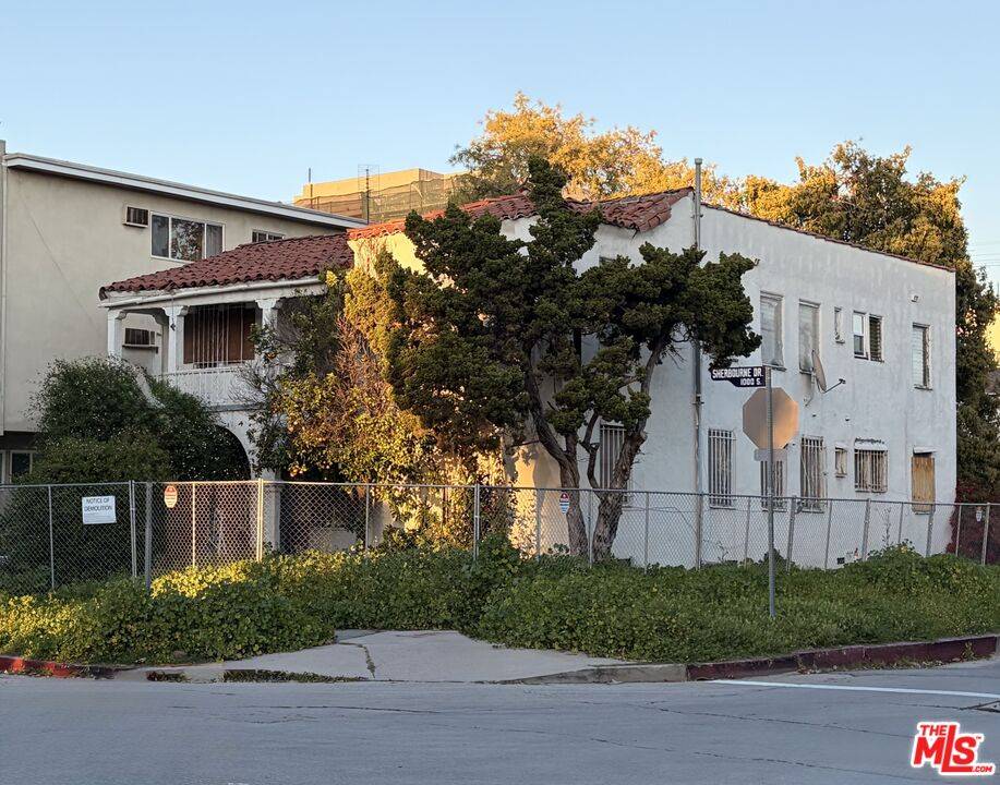 1068  S Sherbourne Dr 6BR Beverlywood La