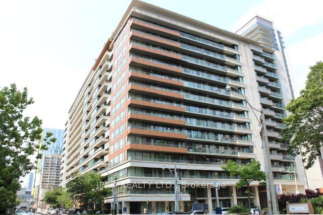 Lovely Bachelor Unit Nestled in a Prime Location !