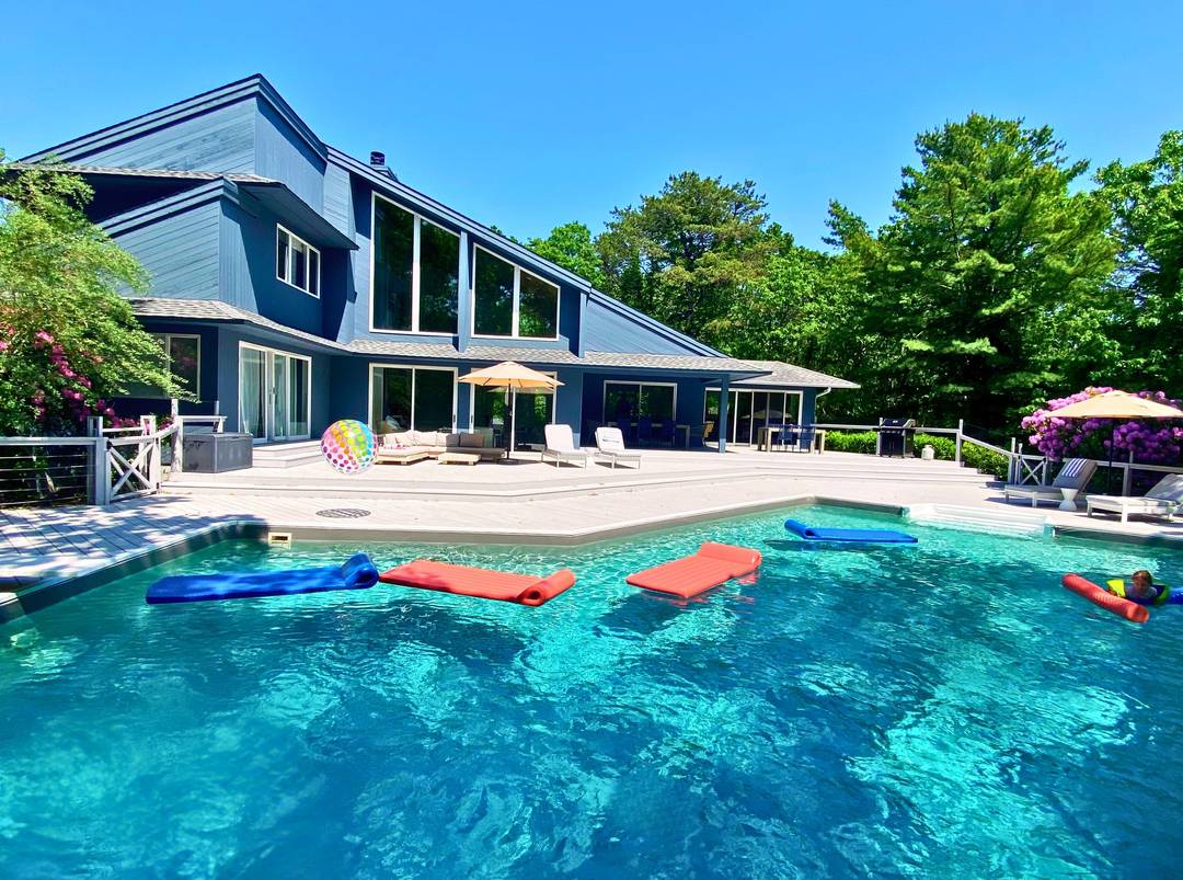 6 bedroom private home w tennis, pool on 4 acres in Water Mill