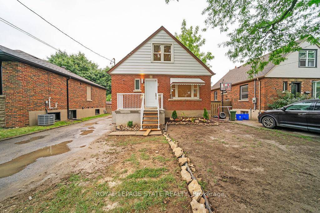 3 Bedroom Mountain Home for Rent Bright and updated 3 bedroom, 2 bath unit in a prime Hamilton Mountain location.