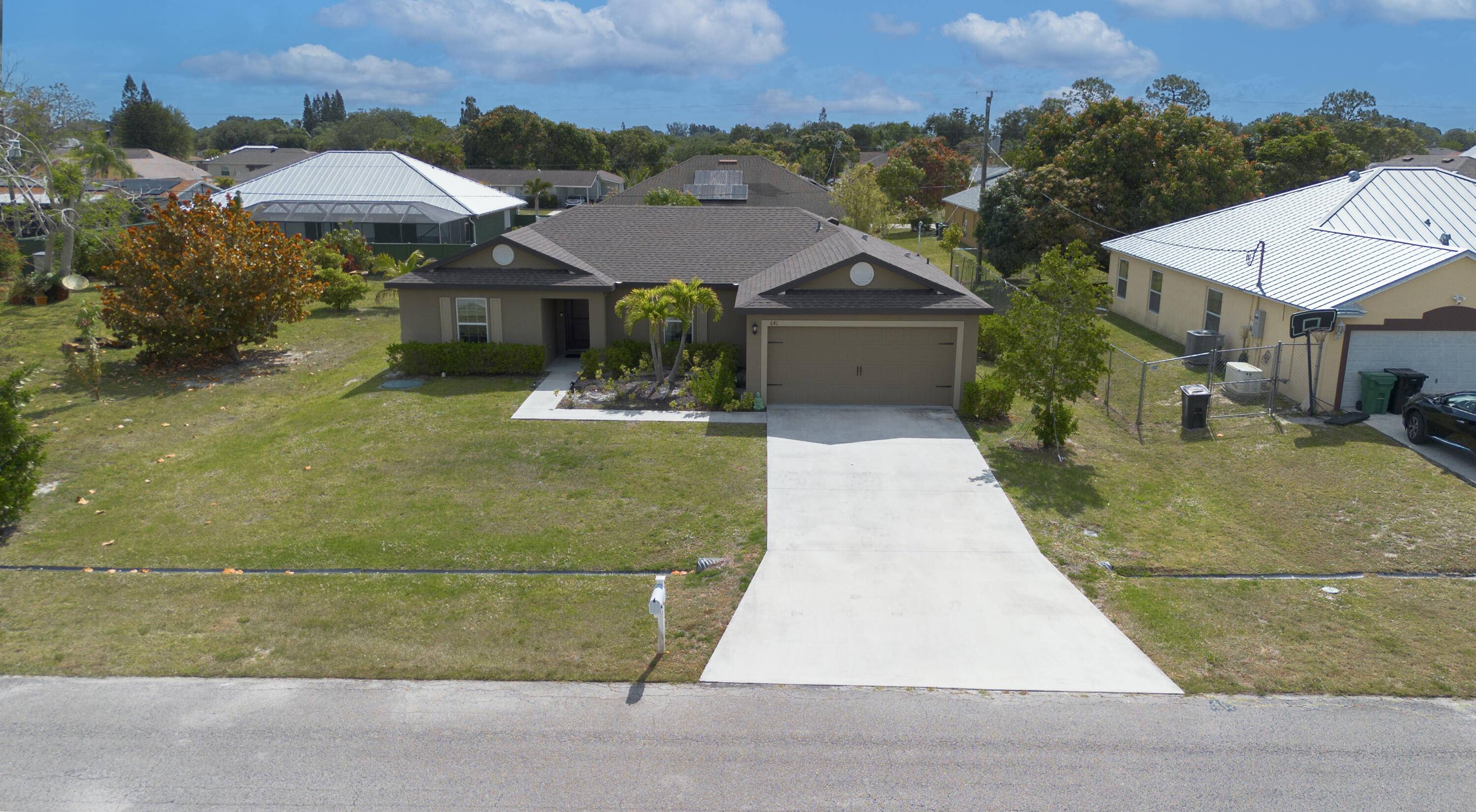 Built in 2022. Charming home 3 2 2 with an open concept floor plan.