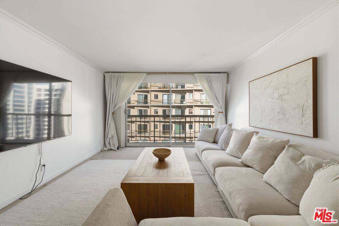 10751 Wilshire Blvd 1BR Westwood La