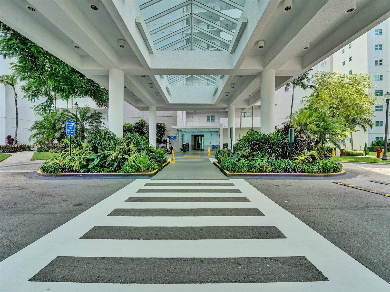 Very spacious 2 2 plus den unit available in North Miami, walking distance to FIU !