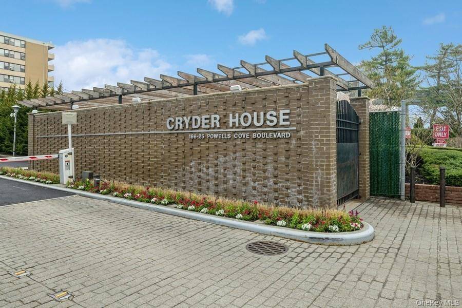 Luxurious 2 bedroom, 2 bathroom luxury apartment Unit 18G.