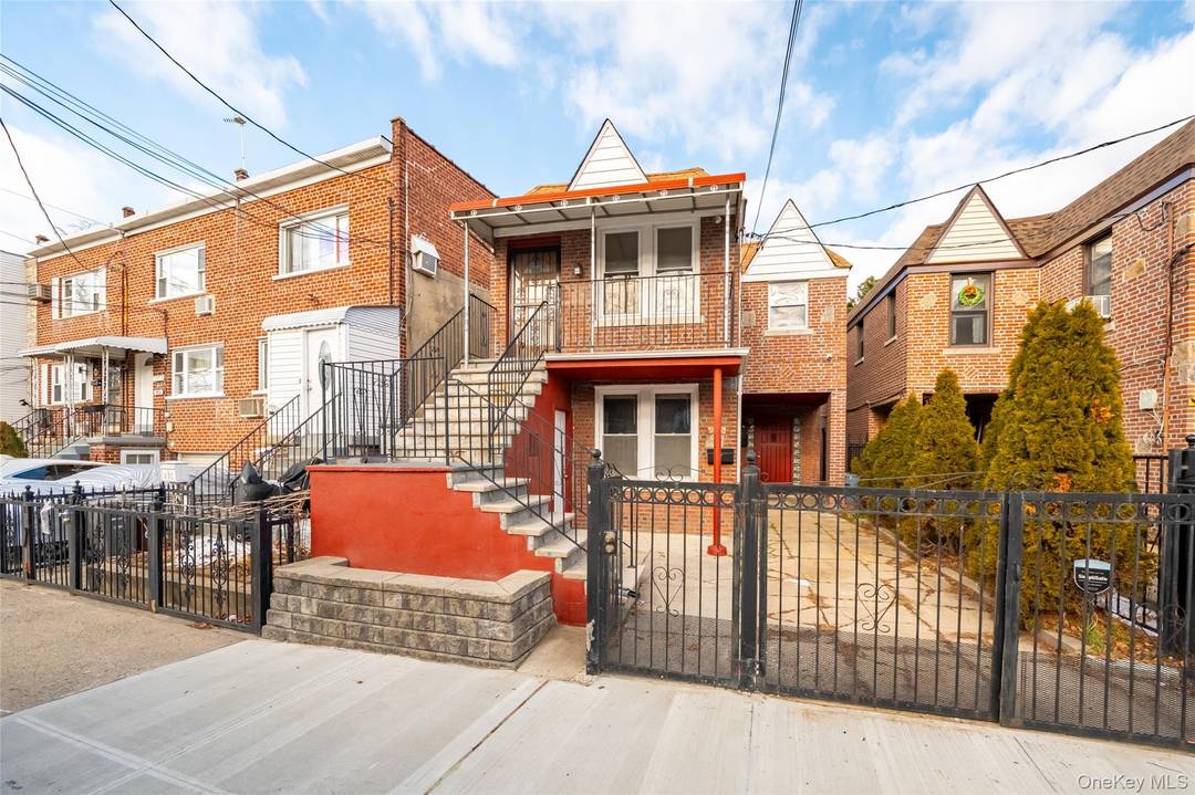 Well maintained two family home located in the heart of Morris Park, Bronx one of the area s most convenient neighborhoods.