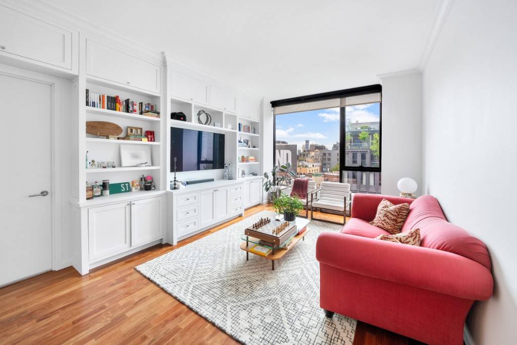 Welcome to 10C, a spacious 917 sqft western facing one bedroom at 255 Hudson nestled in Hudson Square, where the West Village, Soho and TriBeCa come together.