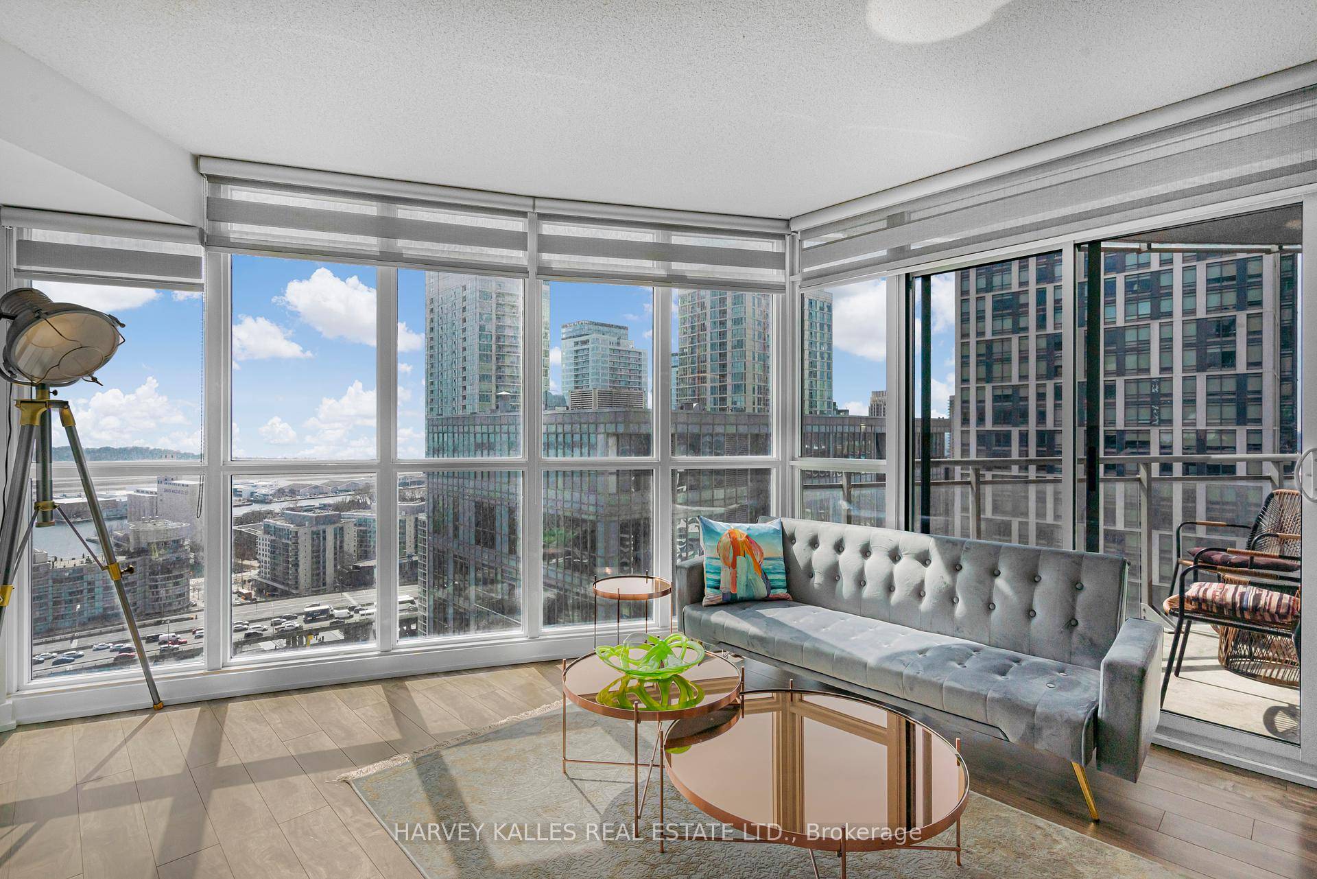 Bright amp ; Luxurious 2 Bedroom Corner Suite with Unobstructed South Lake Views Welcome to 21 Iceboat Terrace a show stopping southwest corner unit offering breathtaking panoramic views of Lake ...