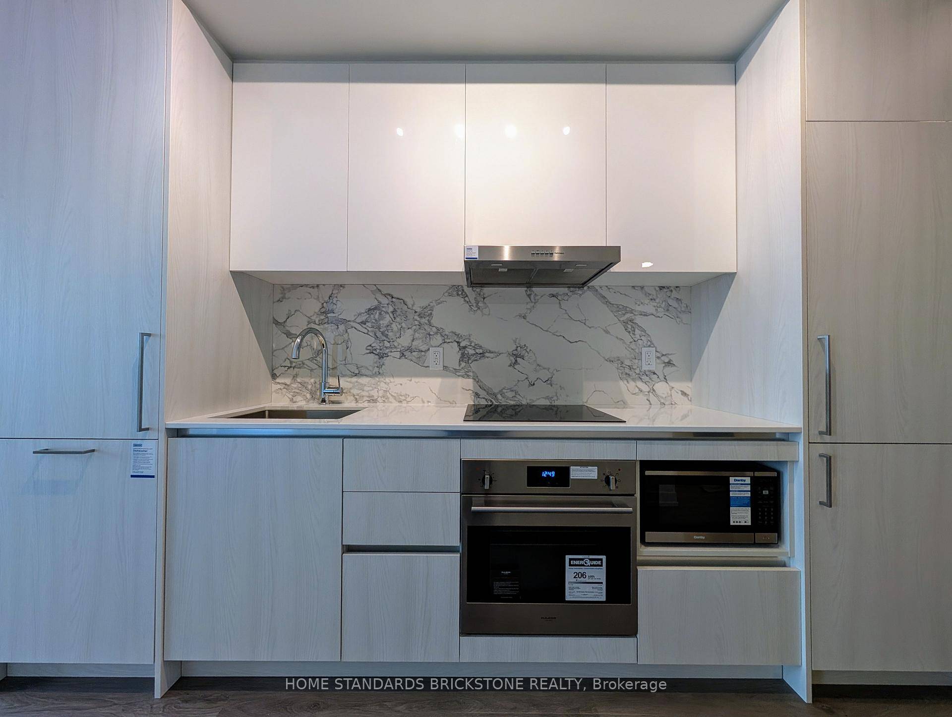 Welcome to this stunning brand new 1 Bedroom Den amp ; 2 Full Bath unit in the iconic Festival Condo Tower, located in the heart of Vaughan Metropolitan Centre.
