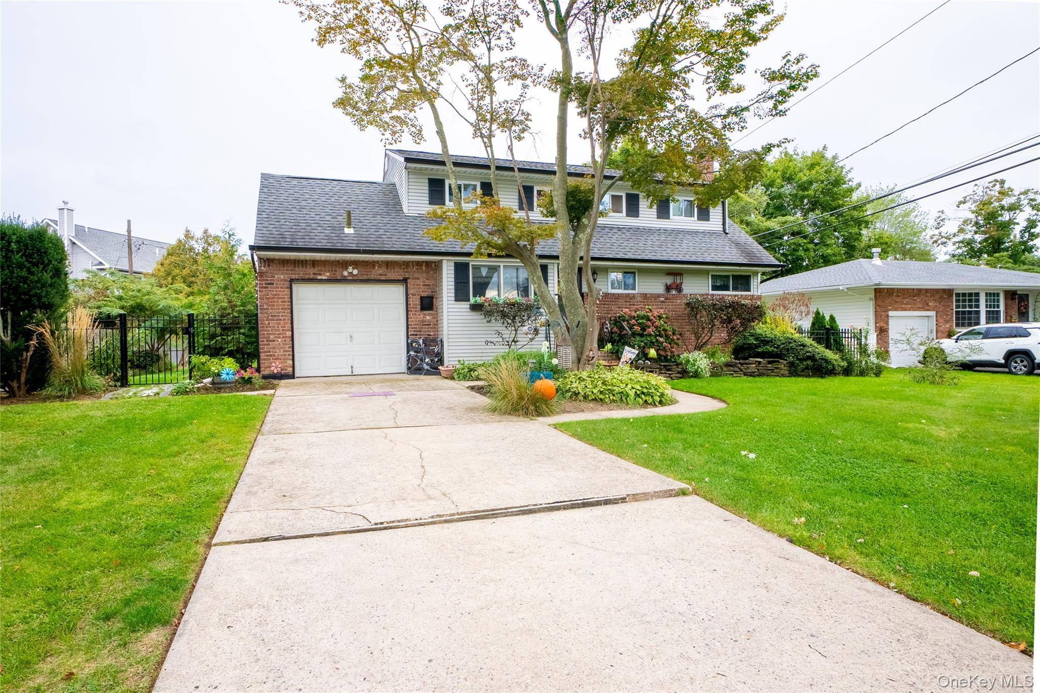 Welcome to this beautifully maintained Cape Cod !