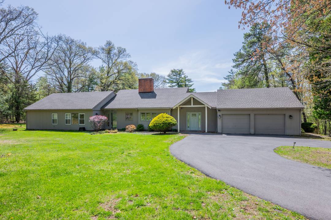 A private oasis at the end of the cul de sac awaits you.