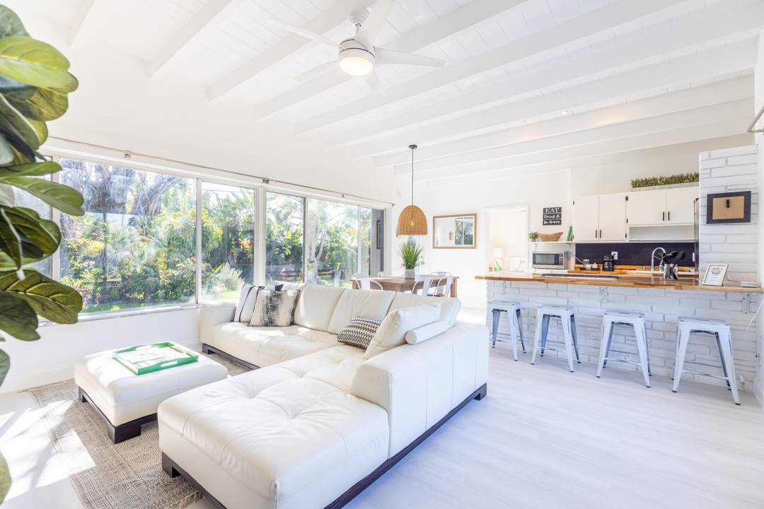 Available for furnished annual for 4, 000 o or seasonal lease at 5, 900 mo.