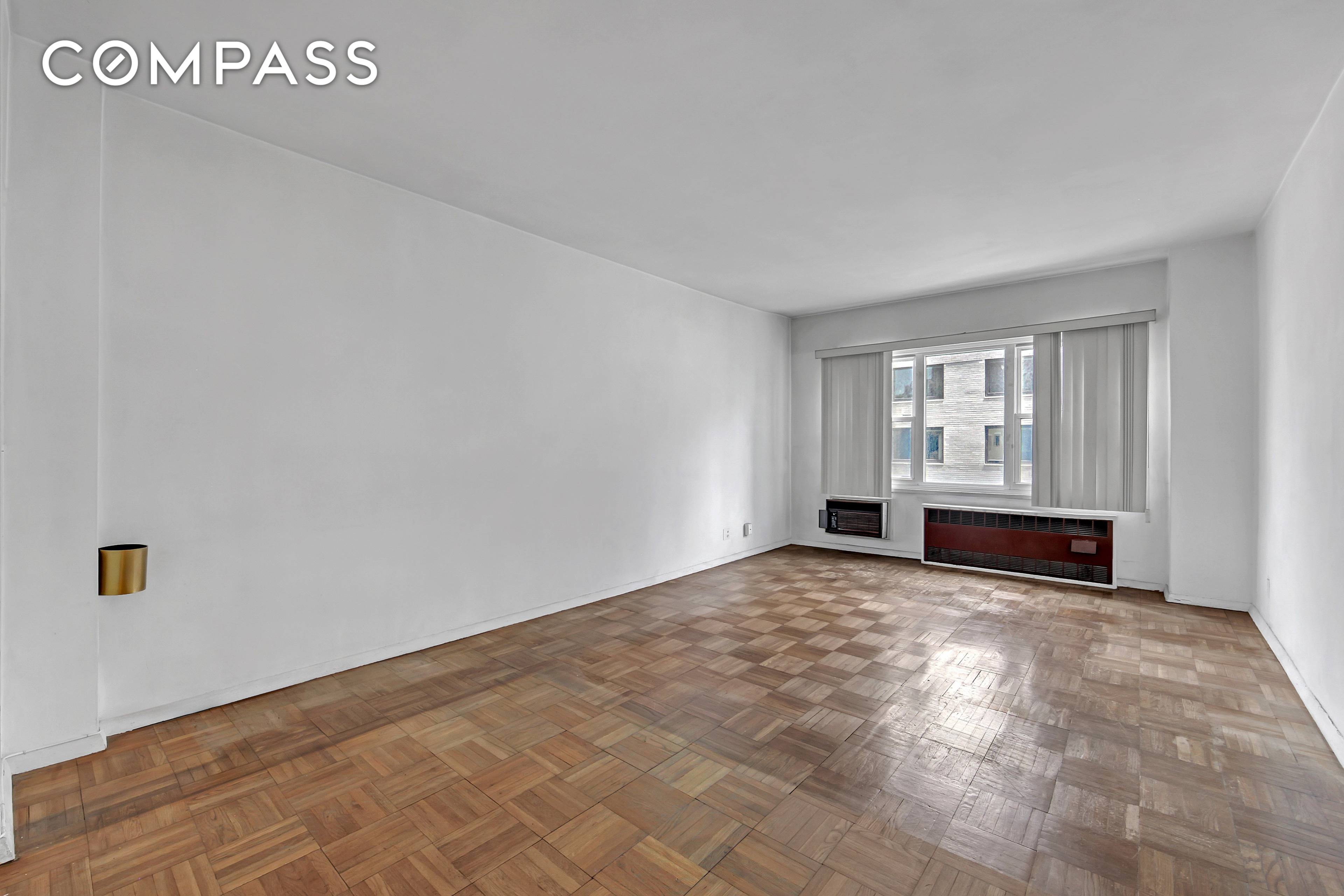 Spacious one bedroom, one bathroom situated on the 10th floor with northern exposure.