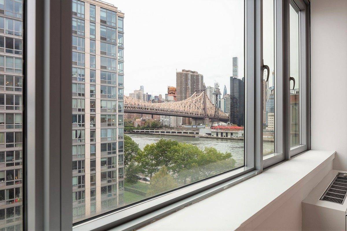 High floor spacious alcove studio in beautiful and relaxing Roosevelt Island with abundant parklands, lush gardens, and the scenic waterfront esplanade.