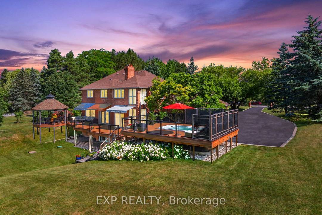 A Refined Country Estate Of Space, Sophistication amp ; Scenic Beauty.