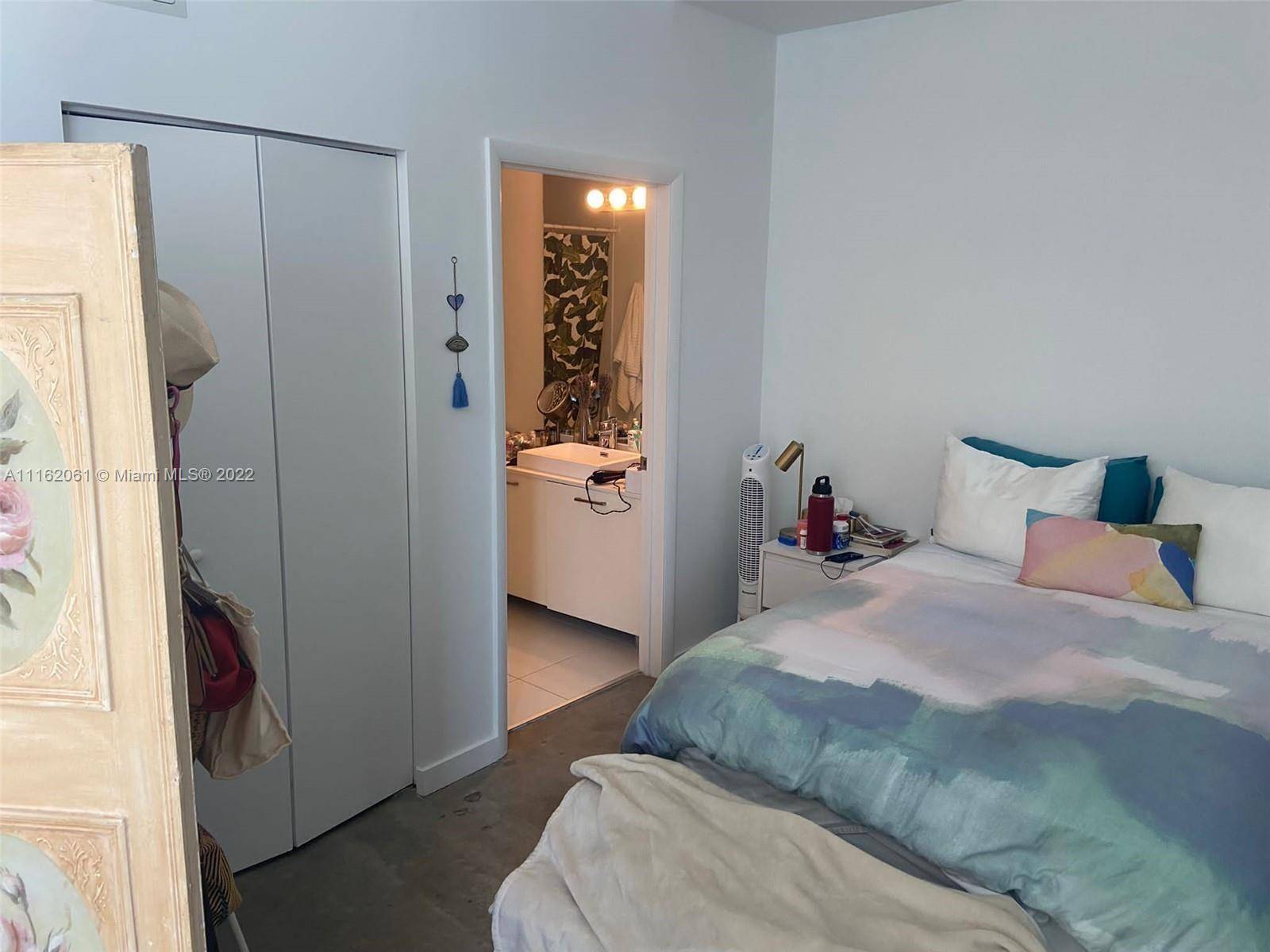 Spectacular studio that can be converted into a one bedroom in downtown Miami.