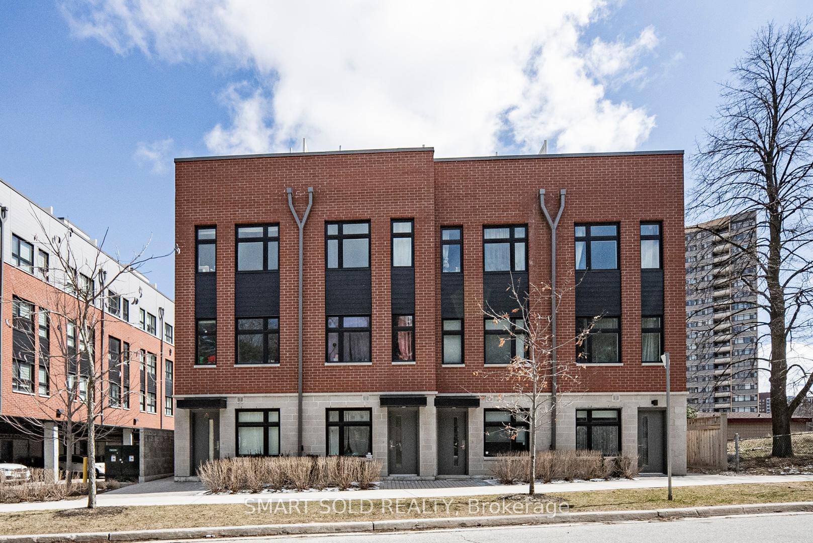 Stunning Modern 3 1 Bedroom Townhouse In The High Demand L'Amoreaux Community !