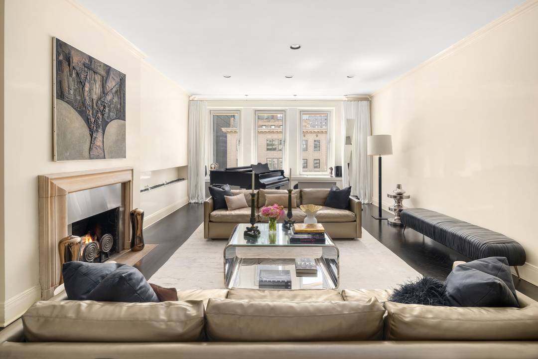 Stately and elegant, Residence 14B at 480 Park Avenue presents a rare opportunity to own a piece of New York City history.