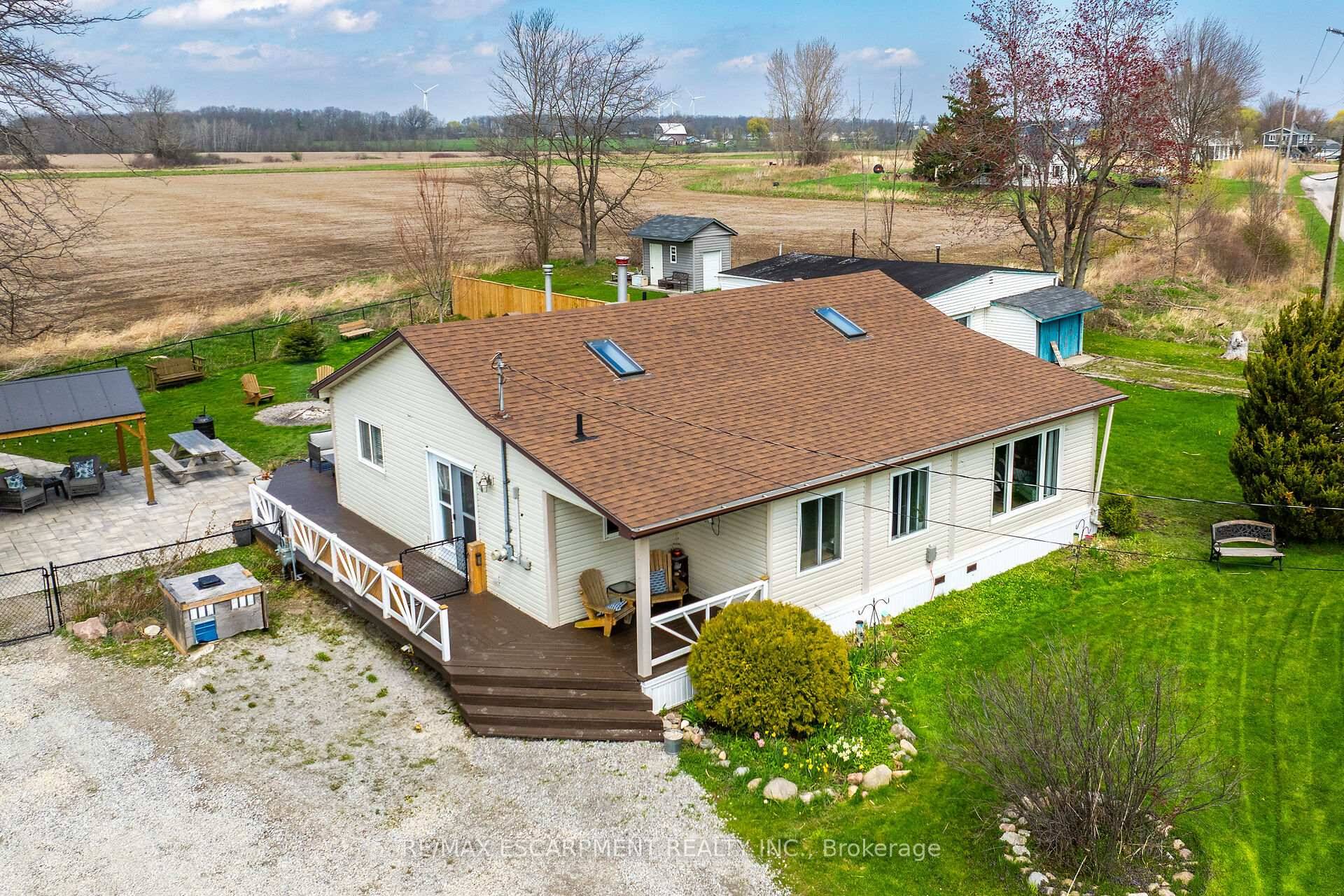 Beautifully presented year round home located btw Woodlawn Point amp ; Peacock Point 45 55 to Hamilton 15 mins E of Dover near Selkirk.