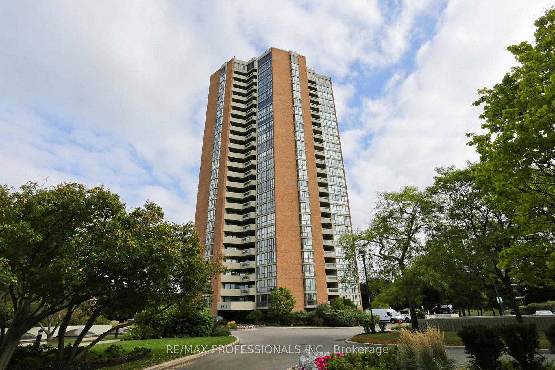Over 2000 sq ft modern luxury penthouse with breathtaking view in a 9.