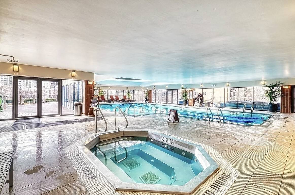 This bright, south facing 1 bedroom, 2 bathroom home offers stunning open city views, including the Empire State Building, from oversized windows that flood the space with natural light.