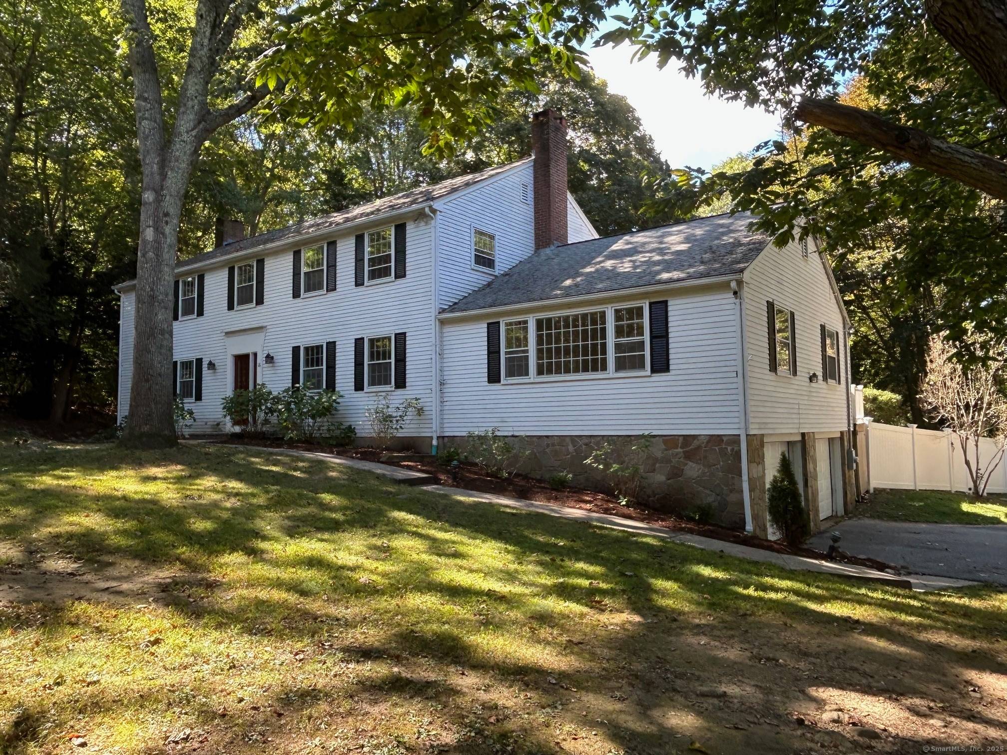Located in one of Madison's most desirable neighborhoods, 16 Forest Hills Drive offers exceptional space and potential.