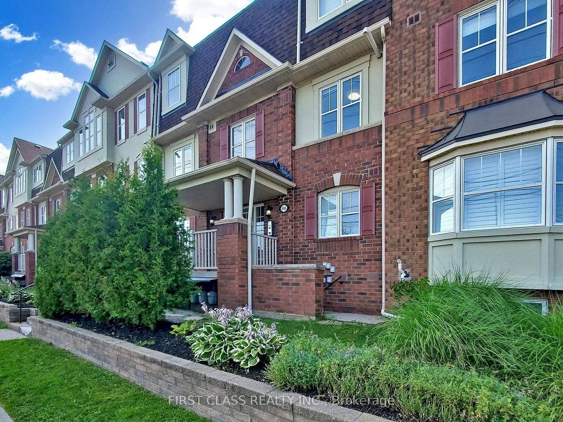Welcome to this bright and spacious end unit townhome featuring 2 bedrooms plus a versatile den, perfect for a home office or guest space.