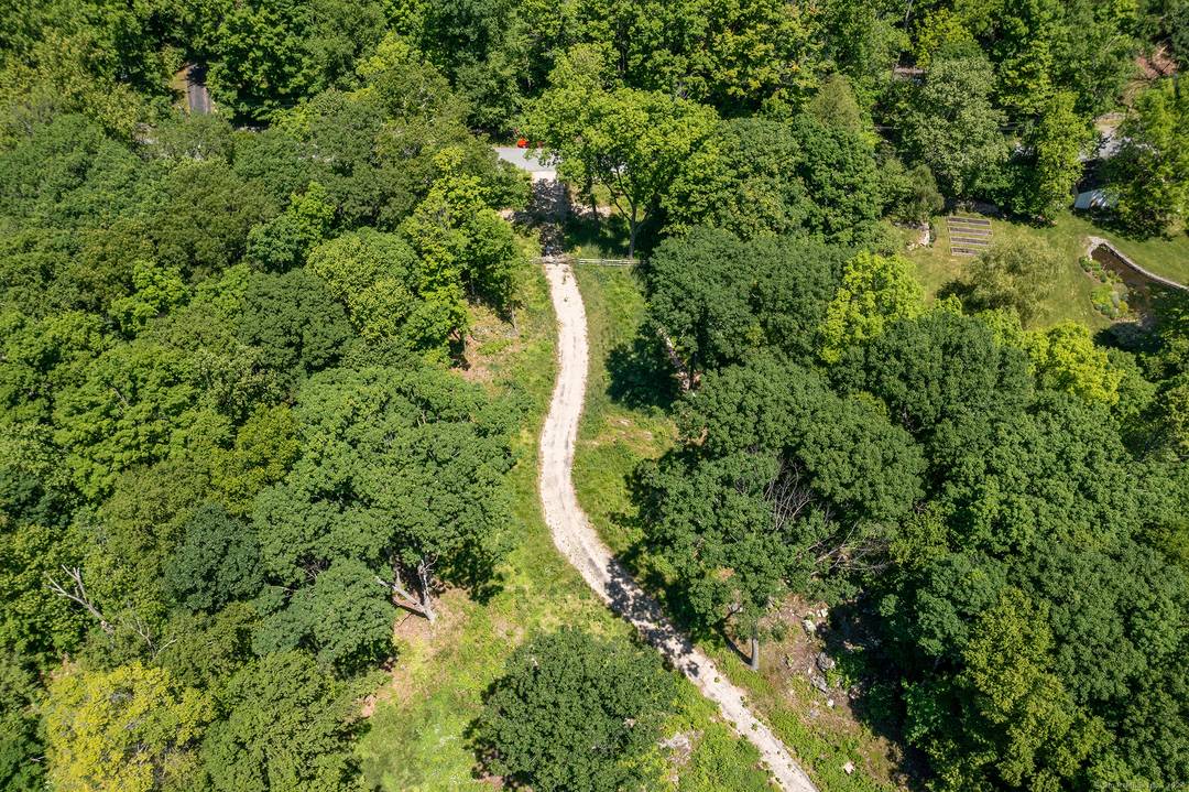 Magnificent 15 Acre Parcel in Top Washington Location.