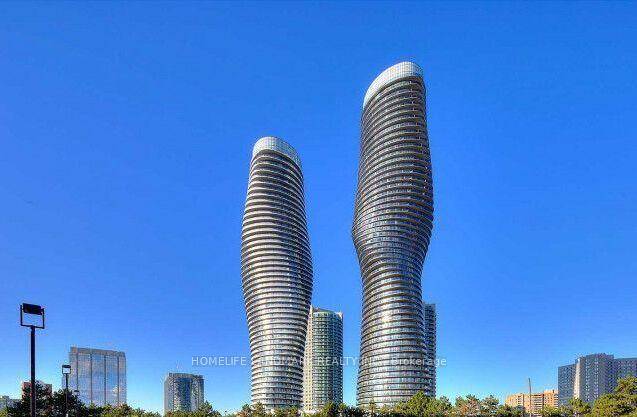 Great Location Enjoy Square One City Living While Being Close To Lush Park And Creek.