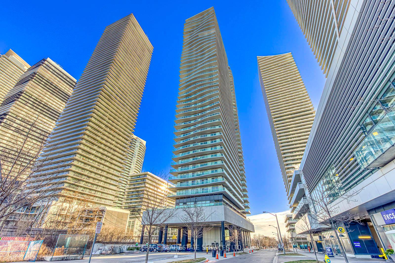 Waterfront 2 Den Condo in Jade Stunning Southeast View !