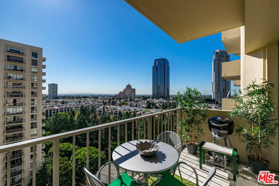 2160  CENTURY PARK EAST 2BR Beverlywood La