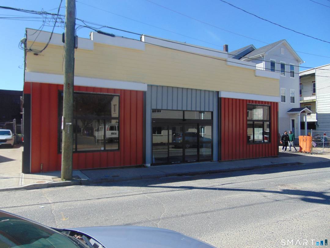 Nearly 7, 000 sq. ft. warehouse, Sub Dividable up to 5 6 Spaces, 3 Front 3 spots would be great little stores, It was last a Glass Shop, Electric is ...