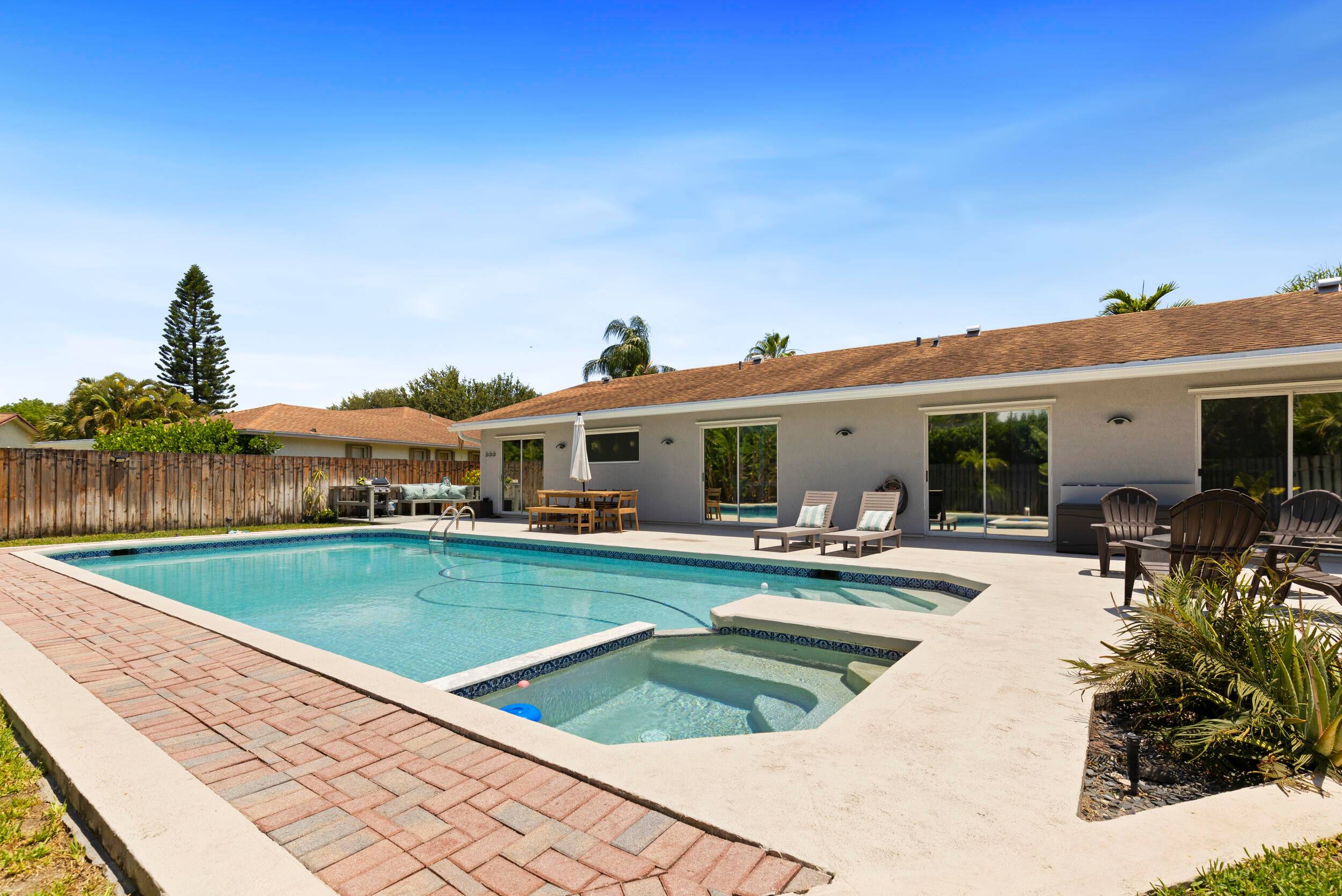 Beautiful one story updated 3 bed, 2 bath home in the sought after Pheasant Walk community.