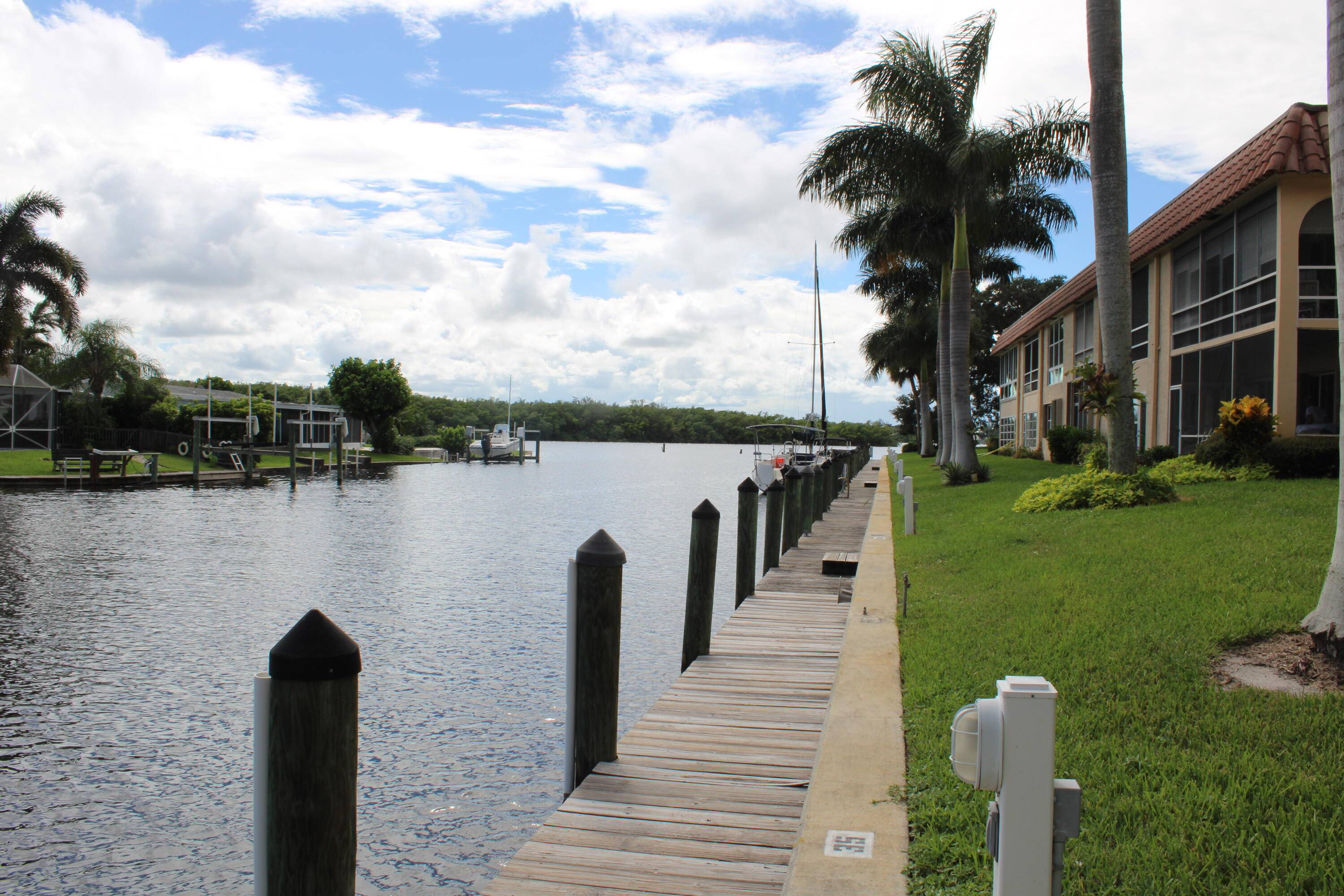Nice 1br 1. 5 bath with a DOCK right behind unit.