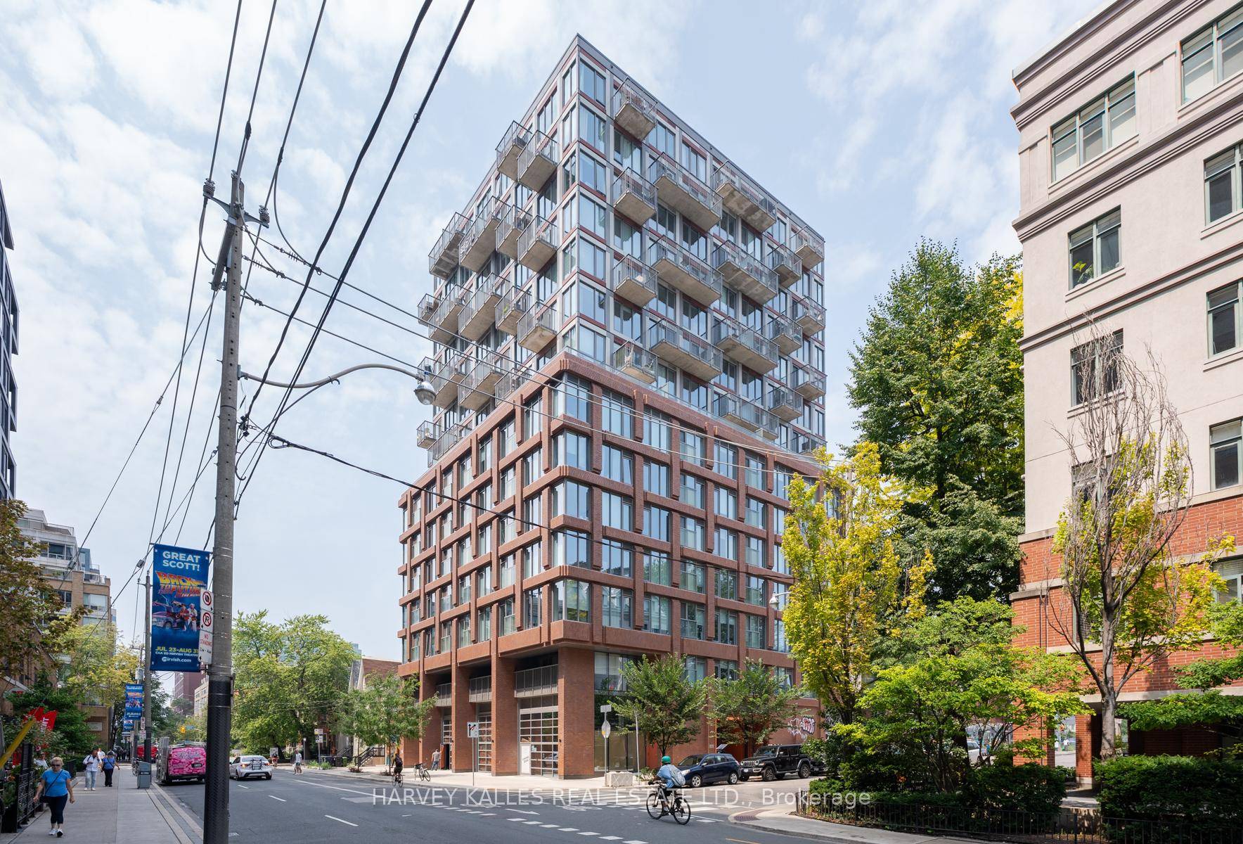 PARKING amp ; LOCKER INCLUDED Welcome to unit 507 the Rush Condos, a modern boutique building in the heart of downtown Toronto, where urban living meets luxury and convenience !