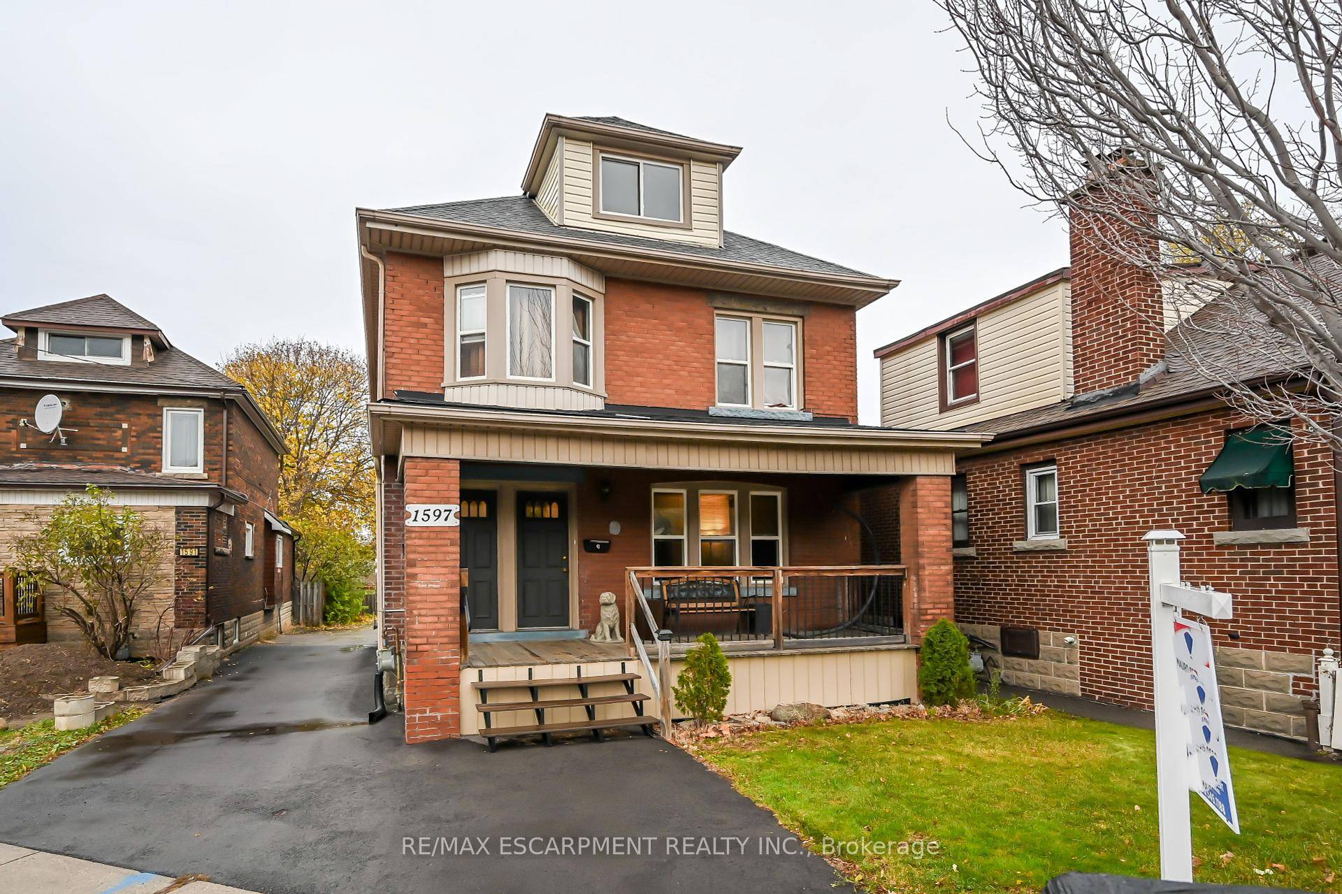 Sought after south east location for this two family home located in a high visibility location on transit line within minutes of the highway and offering potential opportunity for investment, ...