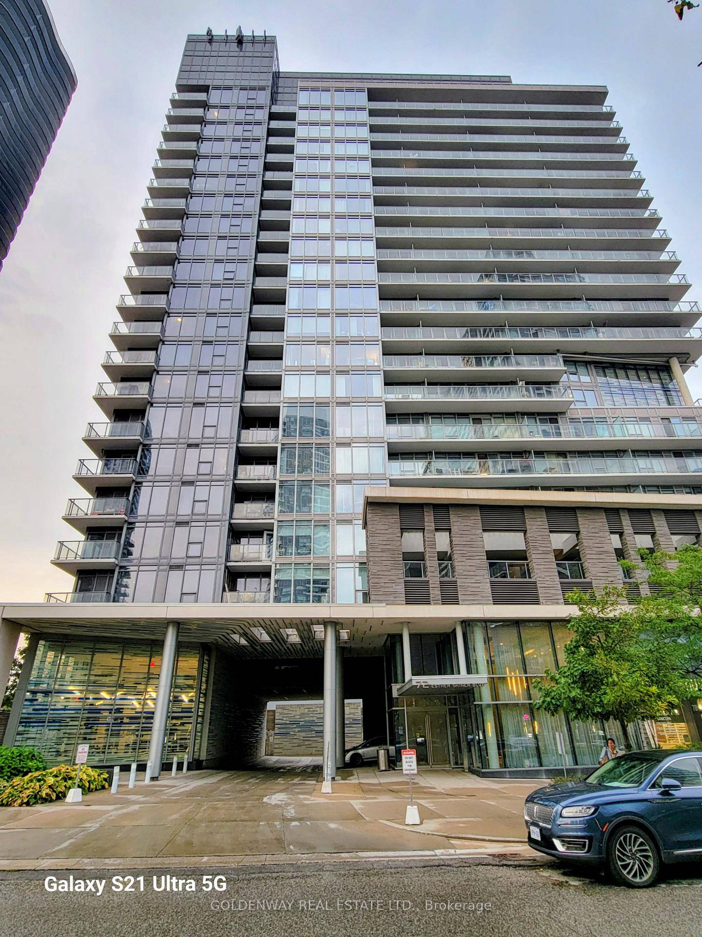 Cozy 1 Bedroom Suite With Work Space In Tango 2 Luxury Condo.