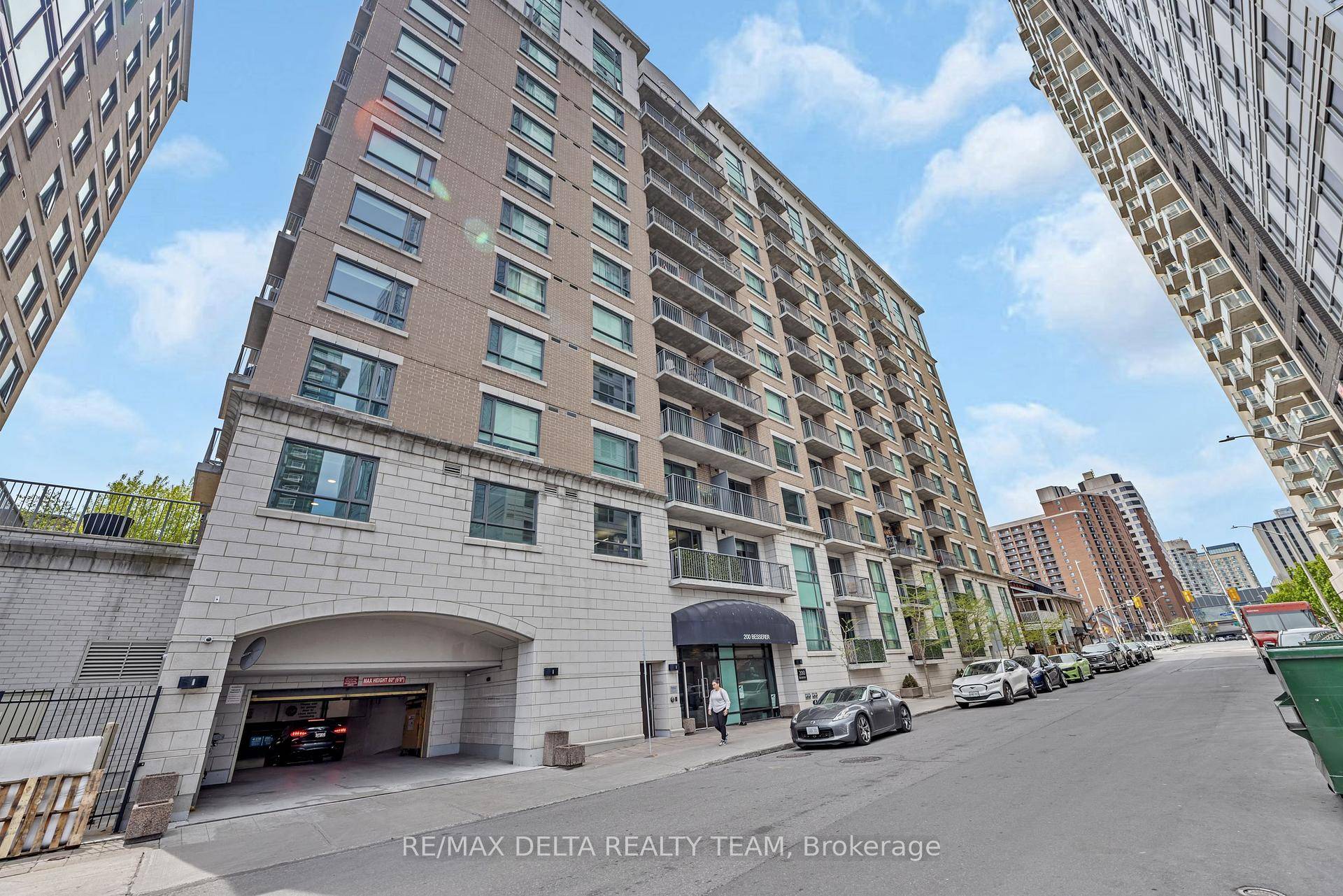 PENTHOUSE LEVEL 2 BED DEN with 2 INDOOR PARKING SPOTS at The Galleria in Sandy Hill !