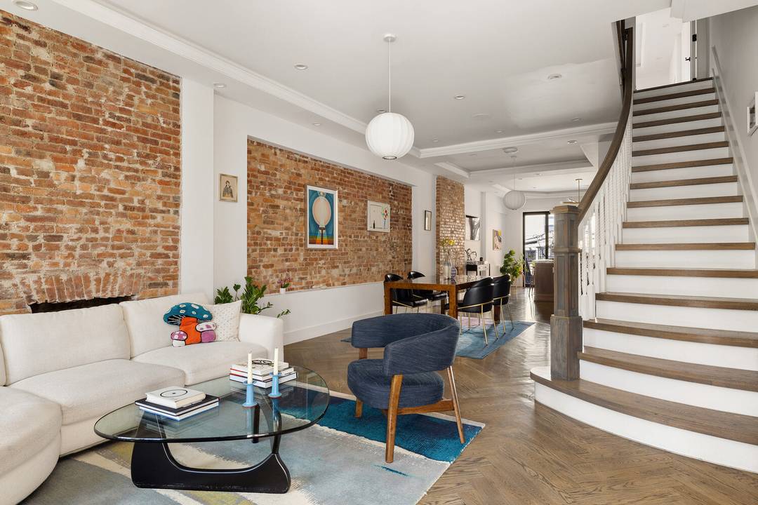 Welcome to 113 Jefferson Avenue, a fully renovated brownstone set on one of the strongest stretches of Bed Stuy, right between Bedford and Nostrand.