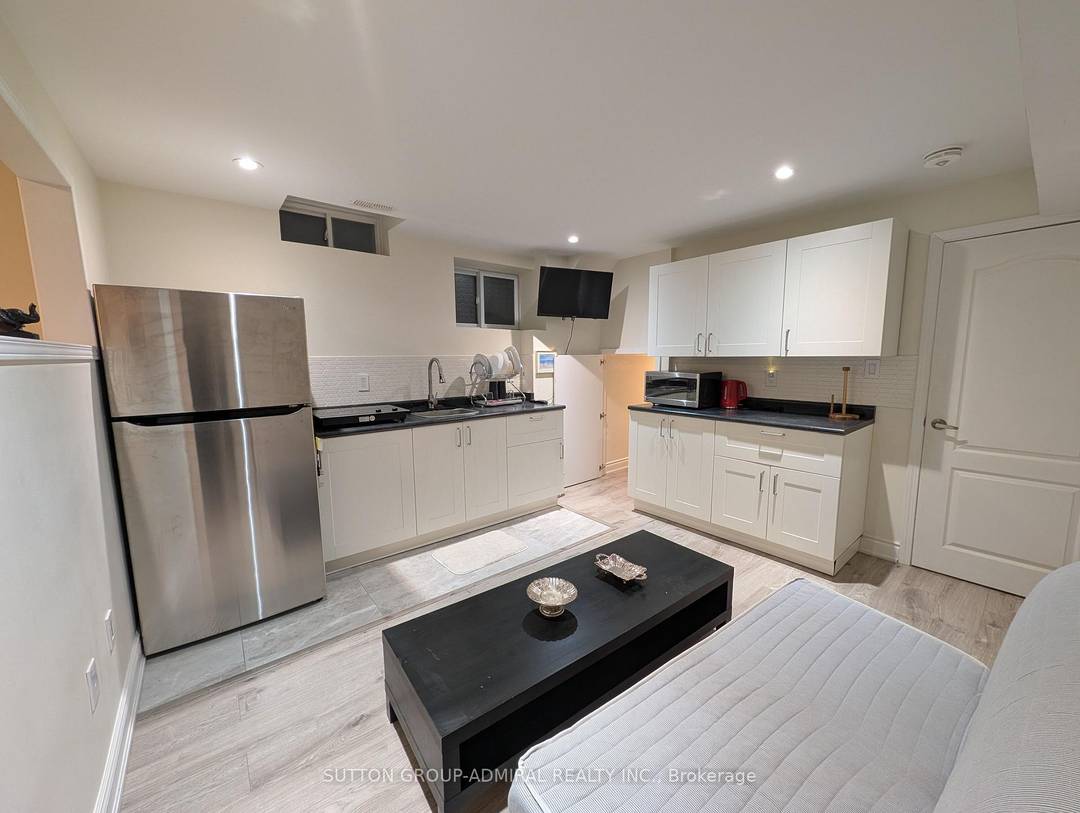 Newly renovated legal basement unit located in the desirable Woodland Hill community of Newmarket.