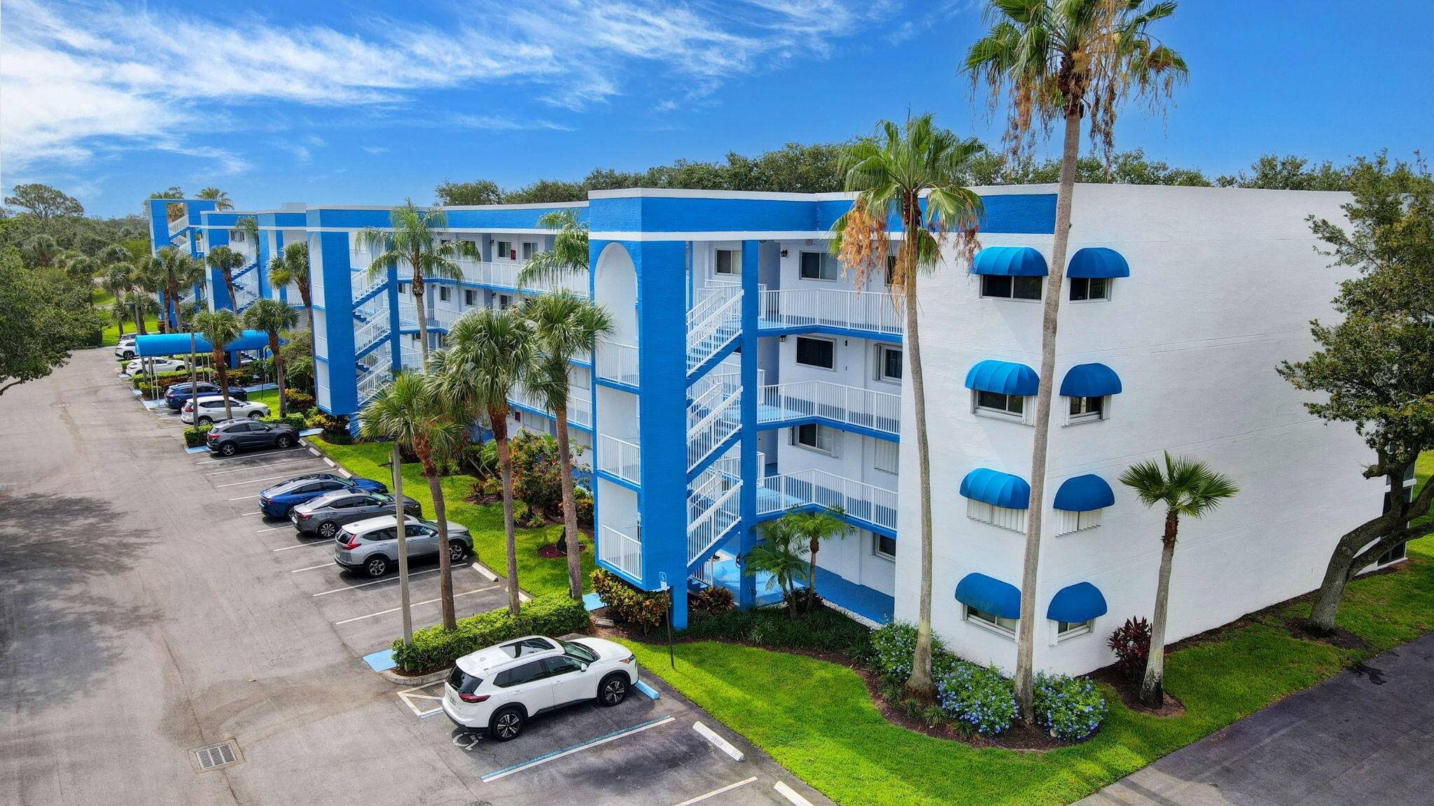 Sellers motivated ! ! ! Welcome to the highly desirable Blue and White ''Fairway Club'' at Lucerne Pointe.