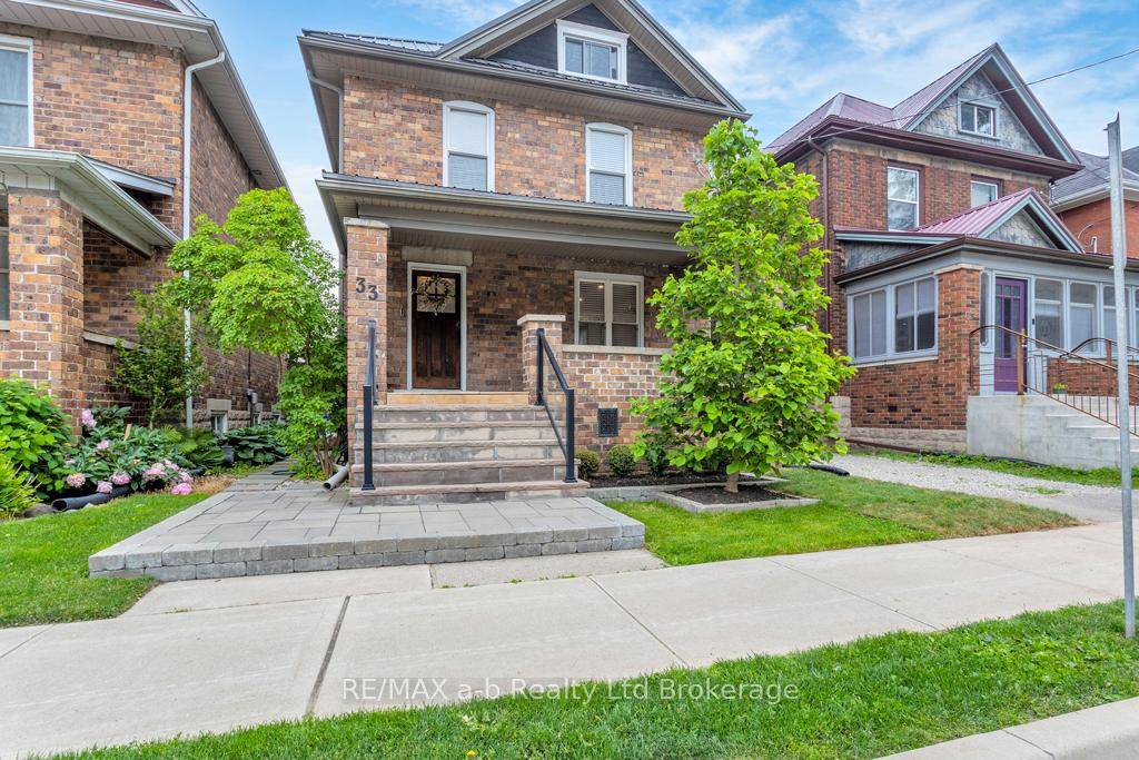 Welcome to this beautifully restored home nestled in the sought after Historic Courthouse neighbourhood just steps away from Canada's only elevated park.
