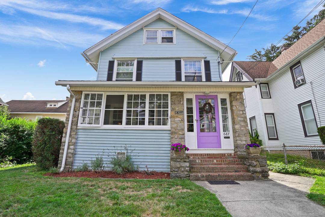 Arts and Crafts Colonial in convenient Brooklawn section of Bridgeport, near Downtown Bridgeport, Black Rock and Fairfield.