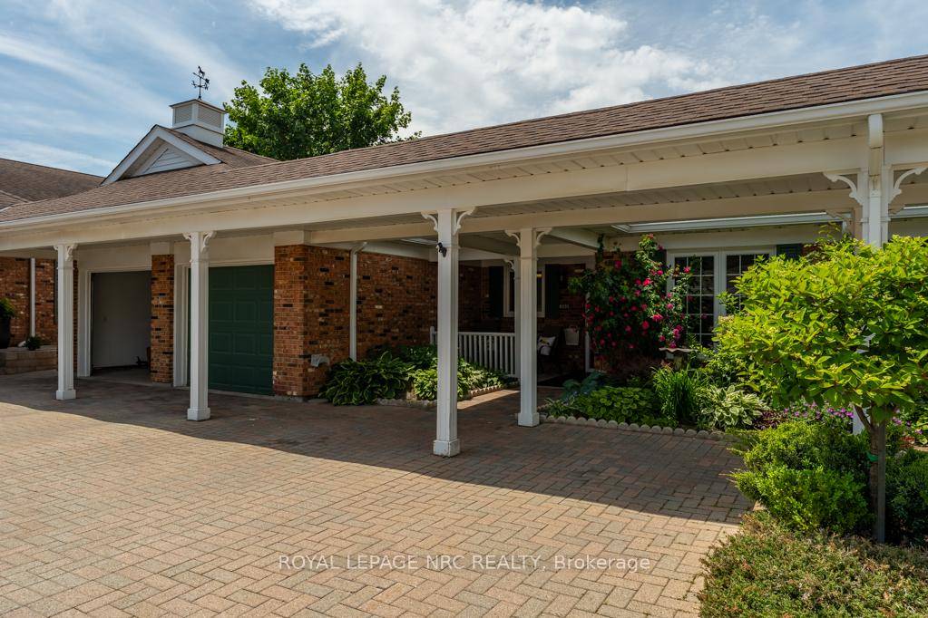 Welcome home to this beautifully maintained condo bungaloft located in Heritage Village, set within the heart of Niagara's wine country.