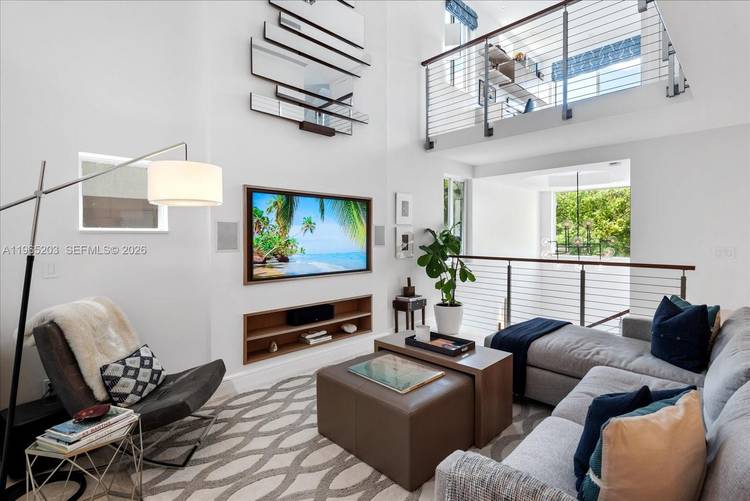Luxury townhome in the heart of South of Fifth, Miami Beach s most coveted neighborhood.