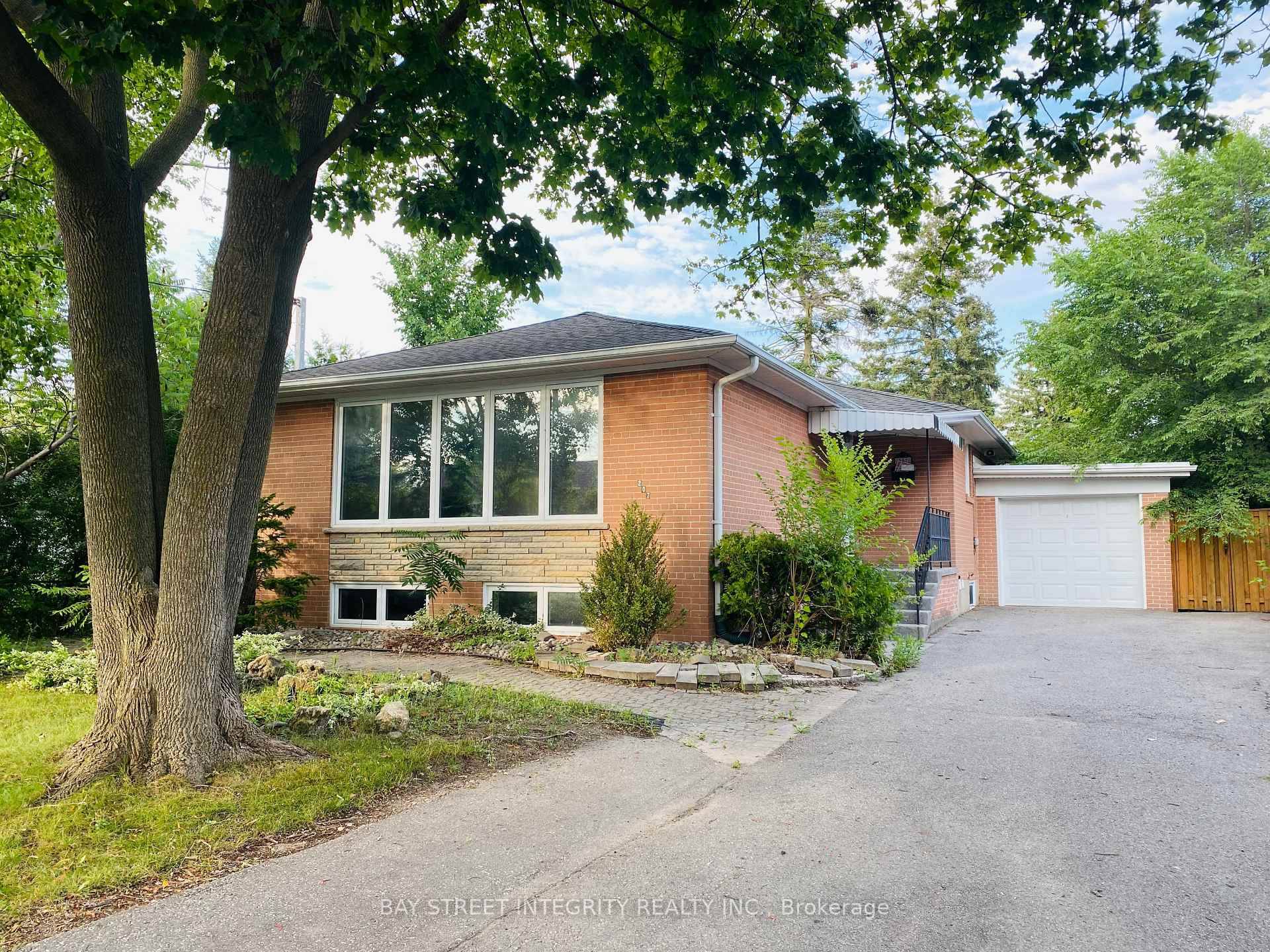 Gorgeously renovated 3 bedroom bungalow in the heart of Richmond Hill.