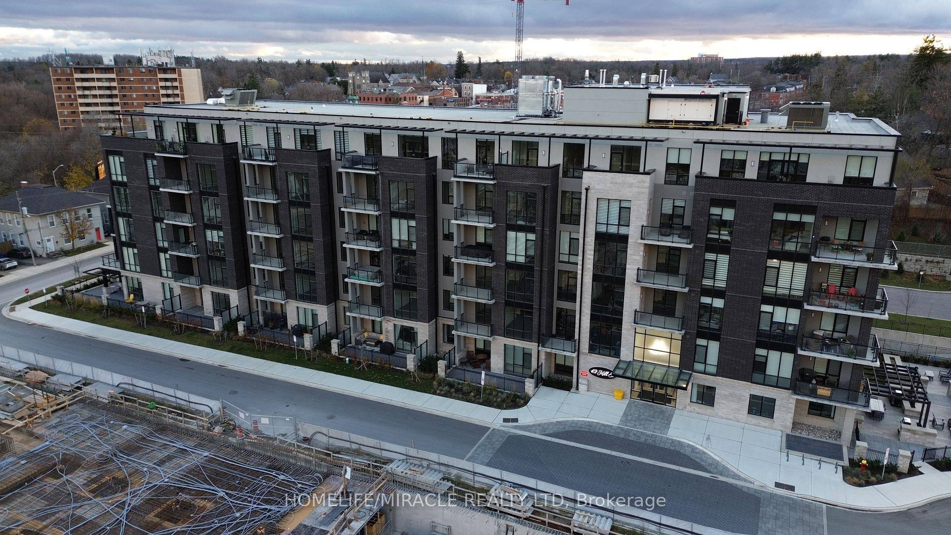 Welcome to luxurious penthouse living !